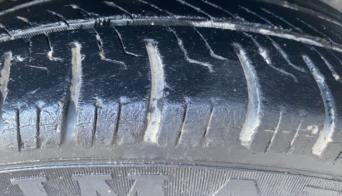 2020 Skoda Rapid 1.0 AMBITION TSI MT, Petrol, Manual, 79,811 km, Right Rear Tyre Tread