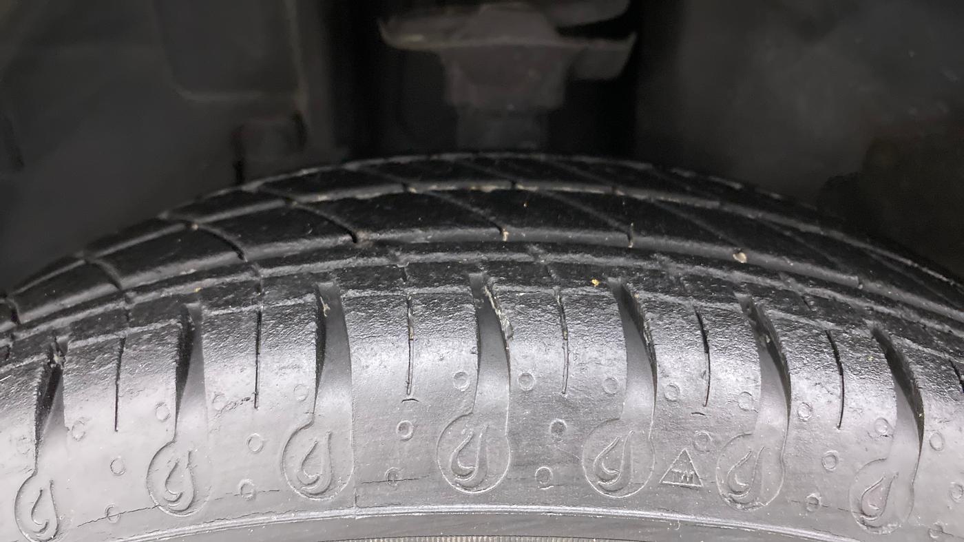 2020 Renault Kwid CLIMBER 1.0 AMT (O), Petrol, Automatic, 9,819 km, Left Front Tyre Tread