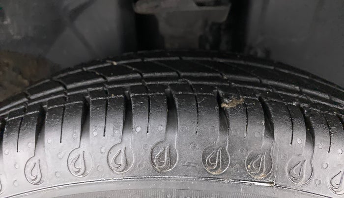 2020 Renault Kwid CLIMBER 1.0 AMT (O), Petrol, Automatic, 9,819 km, Right Front Tyre Tread