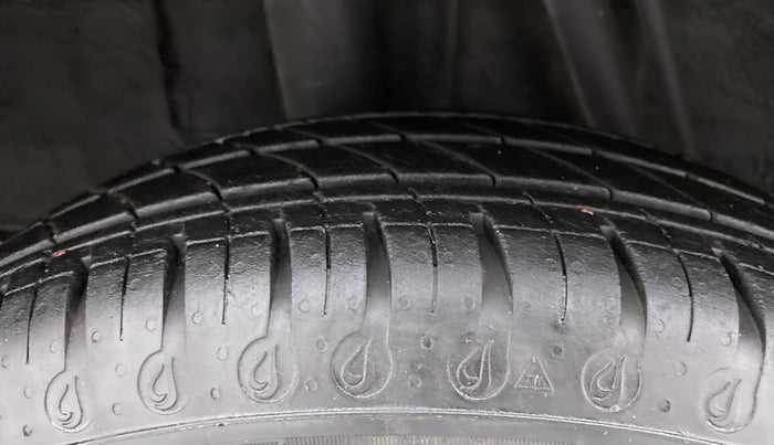 2020 Renault Kwid CLIMBER 1.0 AMT (O), Petrol, Automatic, 9,819 km, Right Rear Tyre Tread