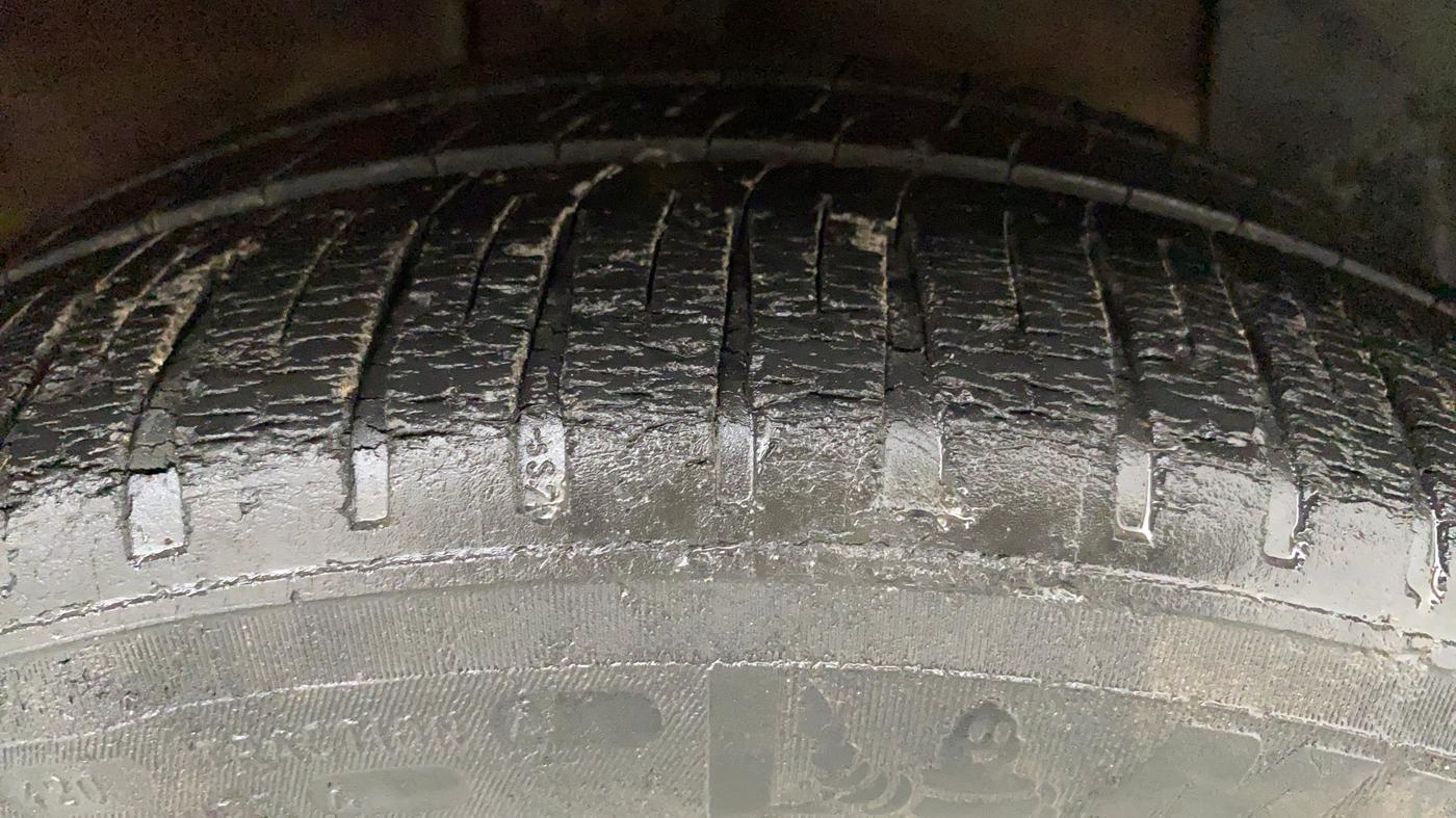 2014 Hyundai Xcent SX 1.2, Petrol, Manual, 1,09,004 km, Right Front Tyre Tread