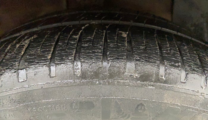 2014 Hyundai Xcent SX 1.2, Petrol, Manual, 1,09,004 km, Right Front Tyre Tread