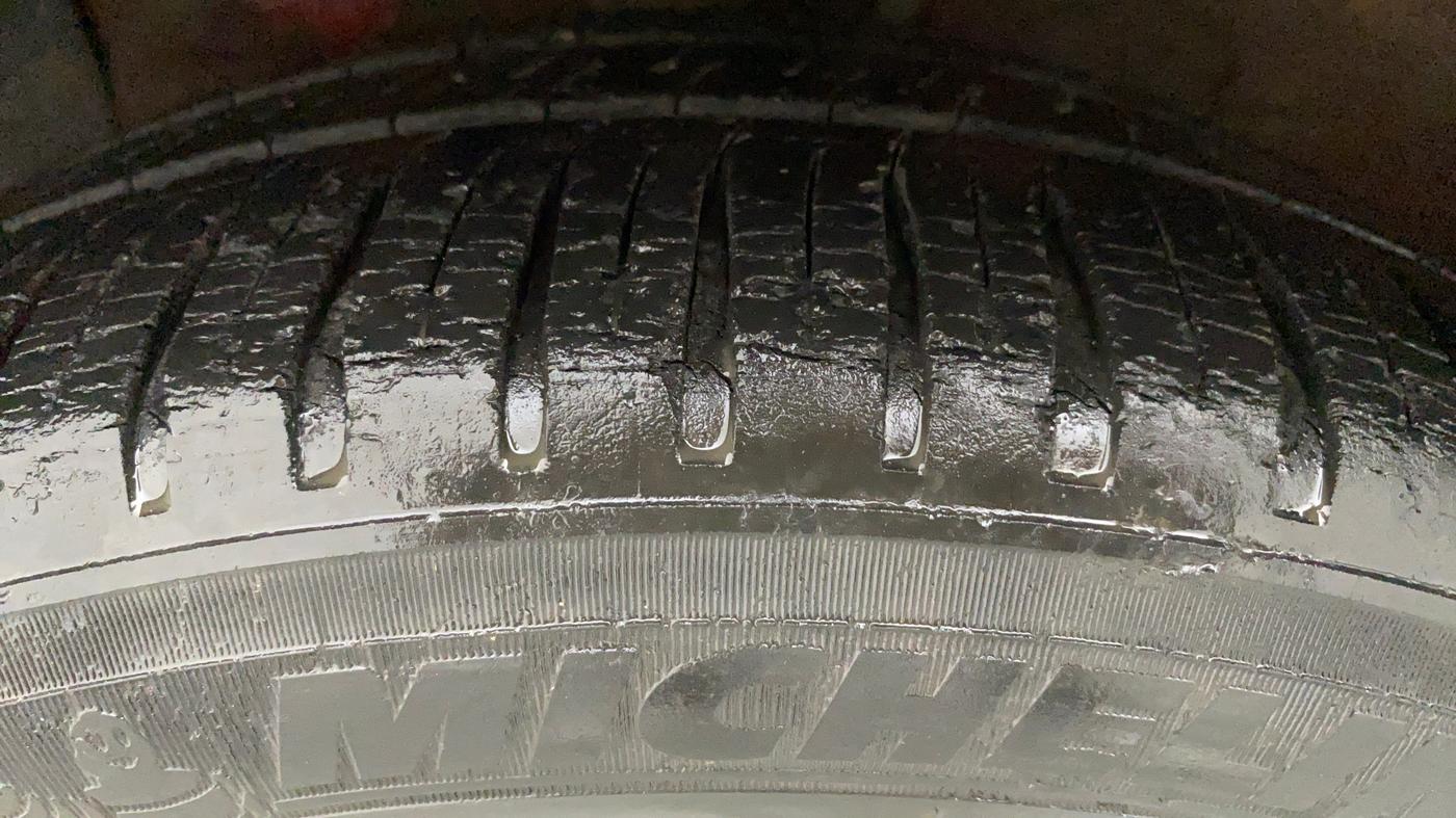 2014 Hyundai Xcent SX 1.2, Petrol, Manual, 1,09,004 km, Left Front Tyre Tread