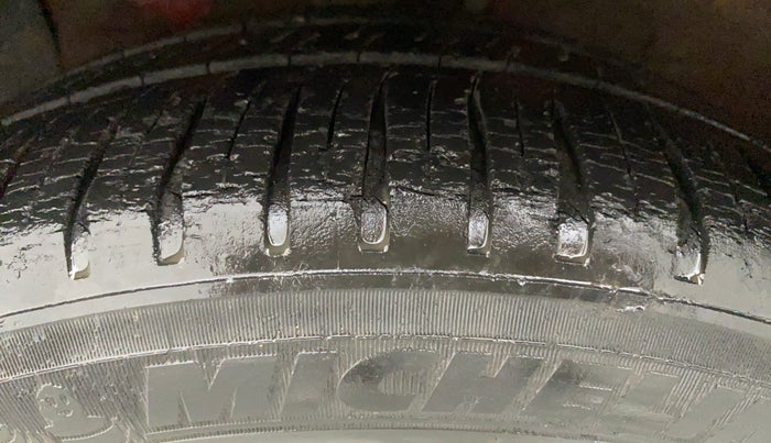 2014 Hyundai Xcent SX 1.2, Petrol, Manual, 1,09,004 km, Left Front Tyre Tread