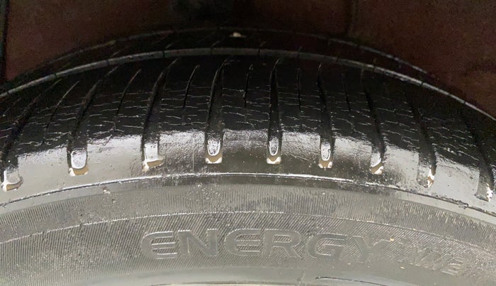2014 Hyundai Xcent SX 1.2, Petrol, Manual, 1,09,004 km, Right Rear Tyre Tread