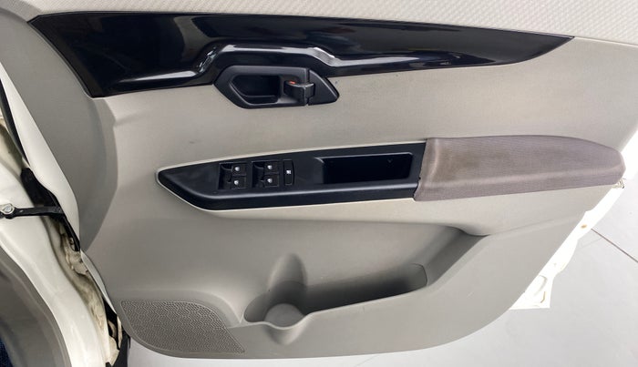 2016 Mahindra Kuv100 K8 D 6 STR, Diesel, Manual, 53,681 km, Driver Side Door Panels Control