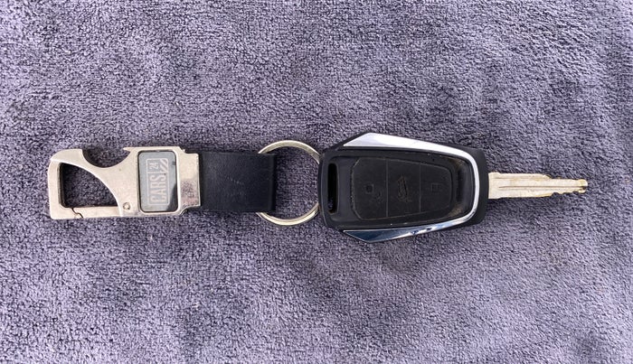 2016 Mahindra Kuv100 K8 D 6 STR, Diesel, Manual, 53,681 km, Key Close Up