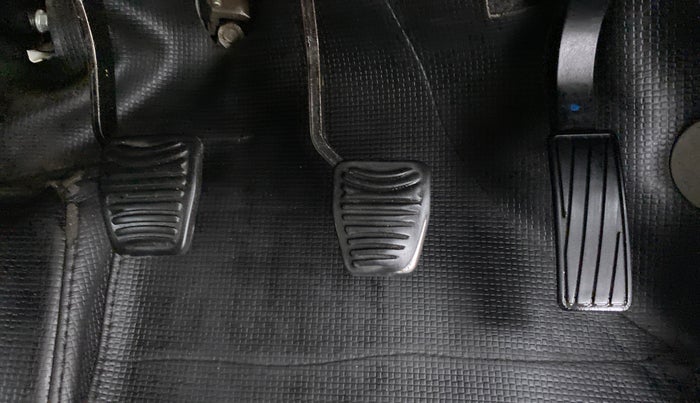 2016 Mahindra Kuv100 K8 D 6 STR, Diesel, Manual, 53,681 km, Pedals