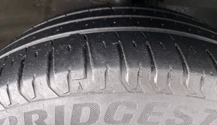 2016 Mahindra Kuv100 K8 D 6 STR, Diesel, Manual, 53,681 km, Right Front Tyre Tread