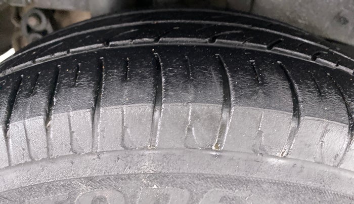 2016 Mahindra Kuv100 K8 D 6 STR, Diesel, Manual, 53,681 km, Right Rear Tyre Tread