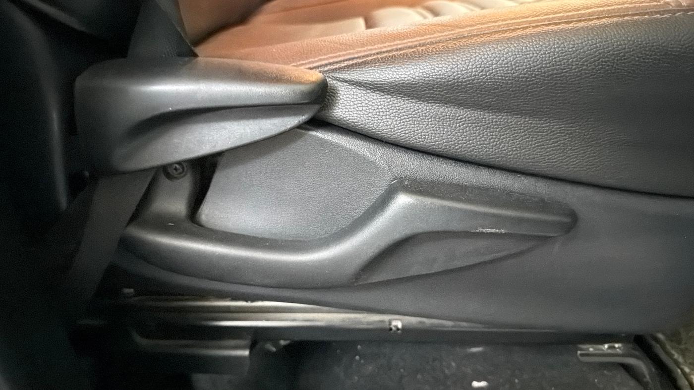 2020 Toyota Innova Crysta 2.7 GX AT 7 STR, Petrol, Automatic, 63,269 km, Driver Side Adjustment Panel