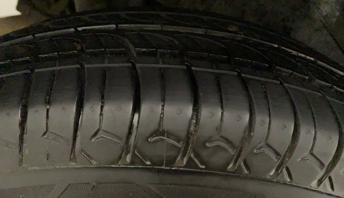 2014 Maruti Wagon R 1.0 LXI CNG, CNG, Manual, 76,141 km, Right Rear Tyre Tread