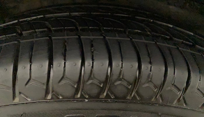 2014 Maruti Wagon R 1.0 LXI CNG, CNG, Manual, 76,141 km, Left Front Tyre Tread
