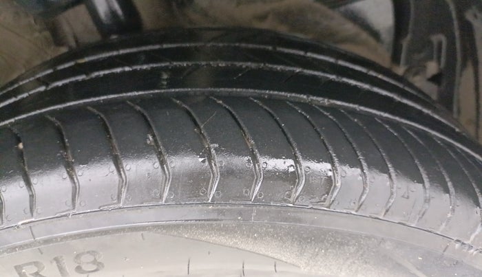 2021 MG HECTOR PLUS SHARP 1.5 PETROL TURBO HYBRID MT 6-STR, Petrol, Manual, 44,892 km, Right Front Tyre Tread