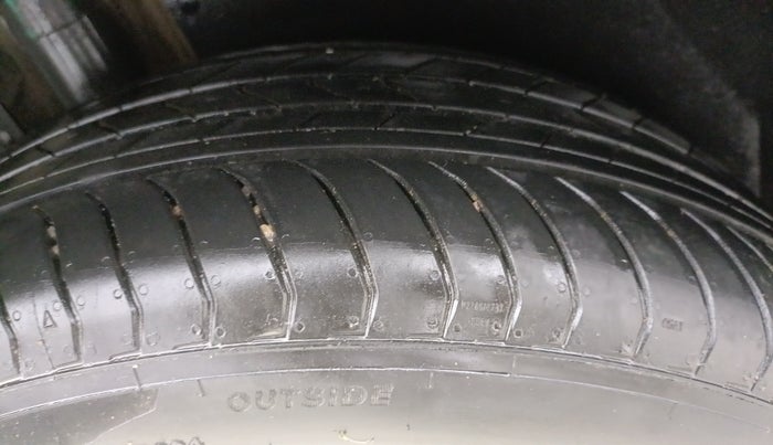 2021 MG HECTOR PLUS SHARP 1.5 PETROL TURBO HYBRID MT 6-STR, Petrol, Manual, 44,892 km, Right Rear Tyre Tread