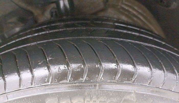 2021 MG HECTOR PLUS SHARP 1.5 PETROL TURBO HYBRID MT 6-STR, Petrol, Manual, 44,892 km, Left Front Tyre Tread