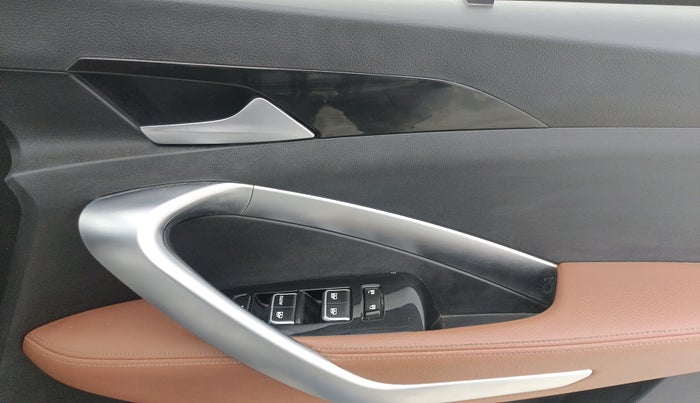 2021 MG HECTOR PLUS SHARP 1.5 PETROL TURBO HYBRID MT 6-STR, Petrol, Manual, 44,892 km, Driver Side Door Panels Control