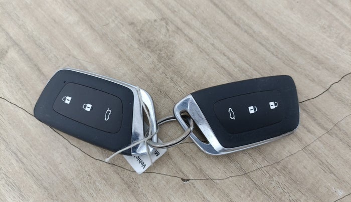 2021 MG HECTOR PLUS SHARP 1.5 PETROL TURBO HYBRID MT 6-STR, Petrol, Manual, 44,892 km, Key Close Up