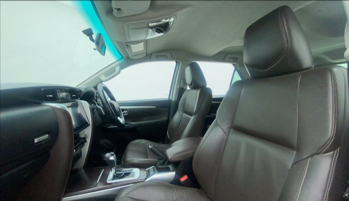 2017 Toyota Fortuner 2.8 4X2 AT, Diesel, Automatic, 1,16,742 km, Right Side Front Door Cabin