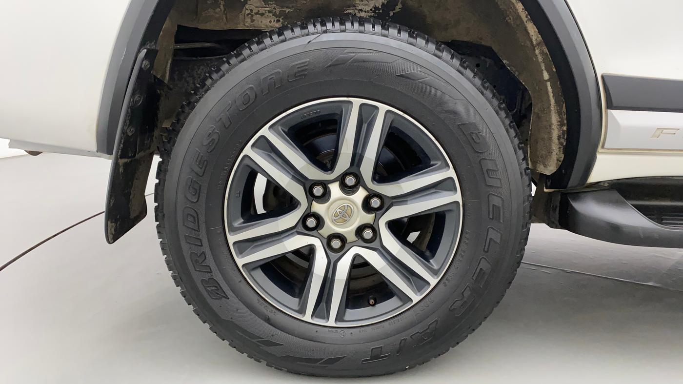 2017 Toyota Fortuner 2.8 4X2 AT, Diesel, Automatic, 1,16,742 km, Right Rear Wheel