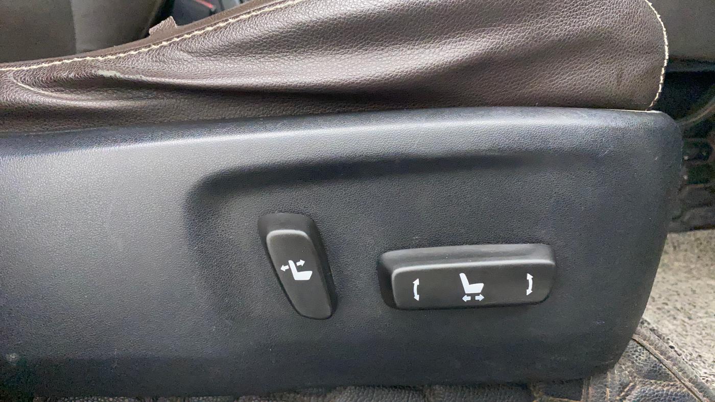 2017 Toyota Fortuner 2.8 4X2 AT, Diesel, Automatic, 1,16,742 km, Driver Side Adjustment Panel