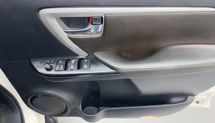 2017 Toyota Fortuner 2.8 4X2 AT, Diesel, Automatic, 1,16,742 km, Driver Side Door Panels Control