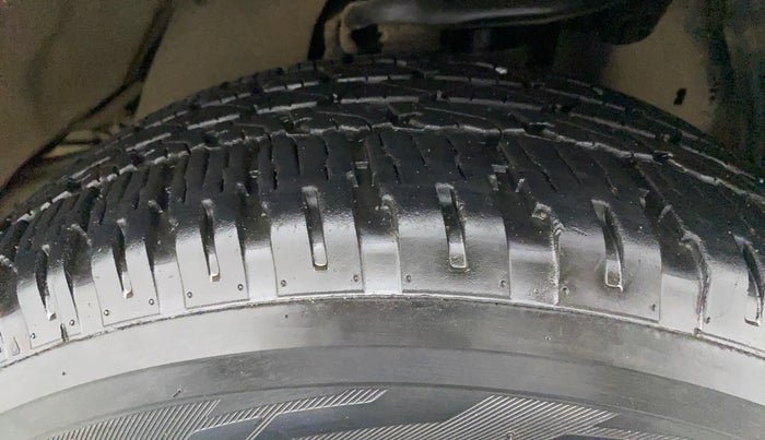 2017 Toyota Fortuner 2.8 4X2 AT, Diesel, Automatic, 1,16,742 km, Right Front Tyre Tread