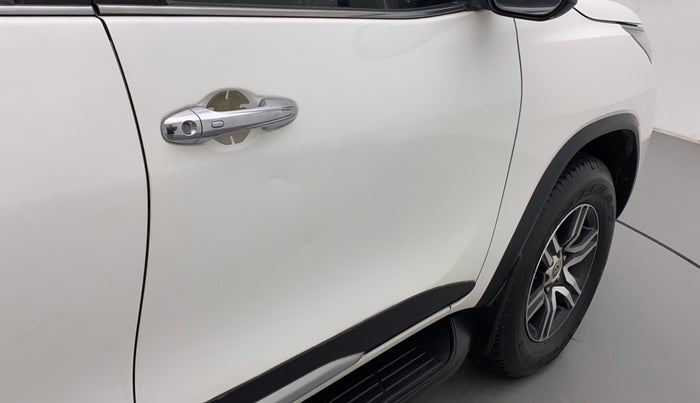 2017 Toyota Fortuner 2.8 4X2 AT, Diesel, Automatic, 1,16,742 km, Driver-side door - Slightly dented