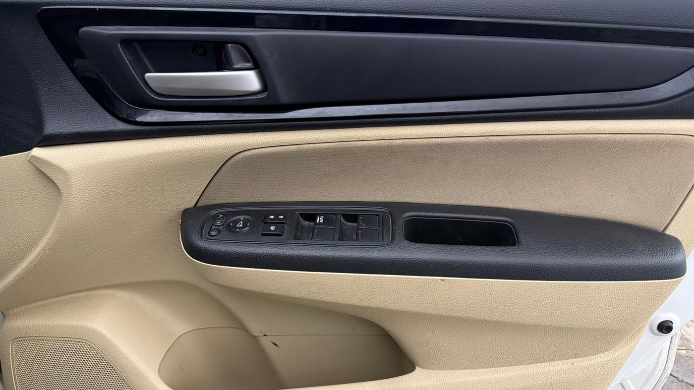 2020 Honda Amaze 1.2L I-VTEC V CVT, Petrol, Automatic, 31,529 km, Driver Side Door Panels Control