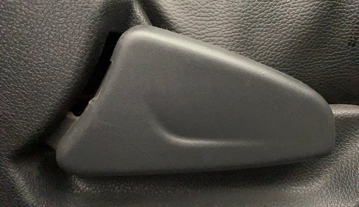 2016 Renault Kwid RXT 0.8, Petrol, Manual, 86,900 km, Driver Side Adjustment Panel