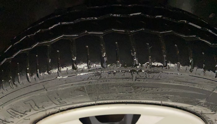 2016 Renault Kwid RXT 0.8, Petrol, Manual, 86,900 km, Right Front Tyre Tread