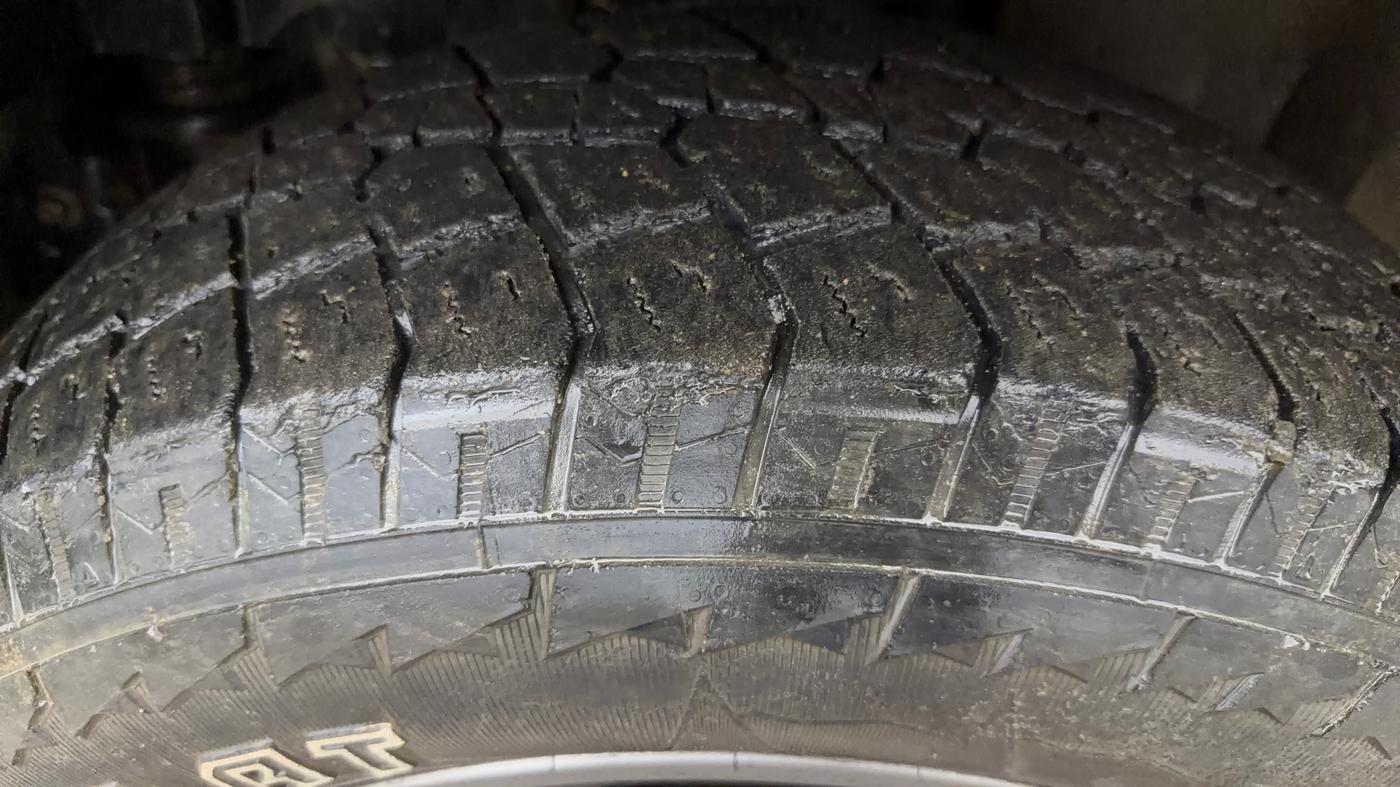2022 Mahindra Thar LX HARD TOP 4WD MT, Diesel, Manual, 43,076 km, Left Front Tyre Tread