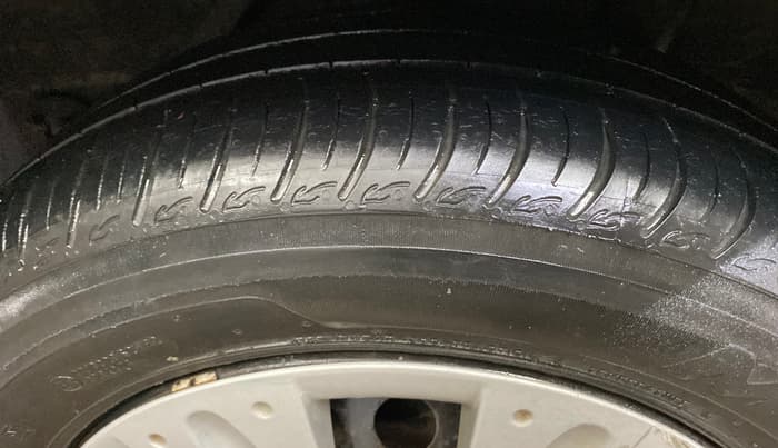 2015 Honda Amaze 1.2L I-VTEC S, Petrol, Manual, 67,798 km, Left Rear Tyre Tread