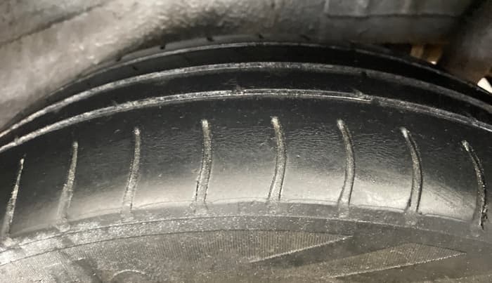 2017 Maruti Wagon R 1.0 VXI, CNG, Manual, 1,05,182 km, Left Rear Tyre Tread
