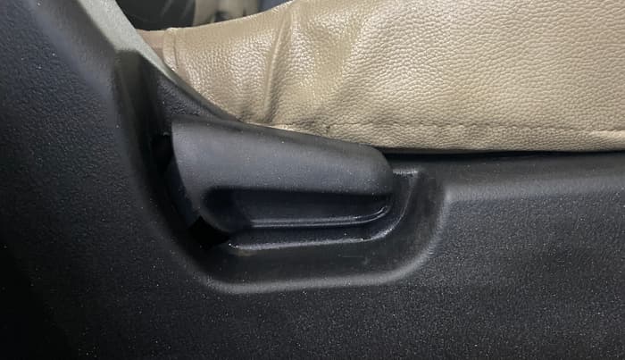 2017 Maruti Wagon R 1.0 VXI, CNG, Manual, 1,05,182 km, Driver Side Adjustment Panel