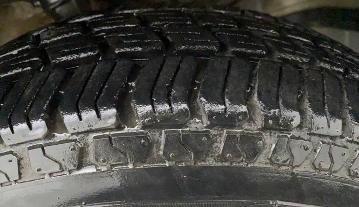 2010 Maruti Wagon R 1.0 LXI, Petrol, Manual, 20,279 km, Left Front Tyre Tread