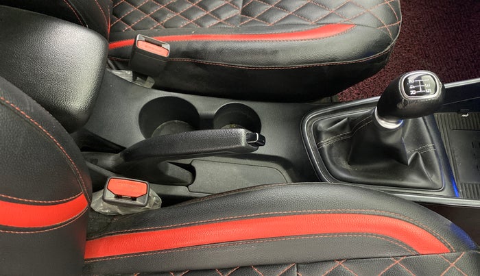 2022 Hyundai NEW I20 ASTA 1.2 MT, Petrol, Manual, 64,373 km, Gear Lever