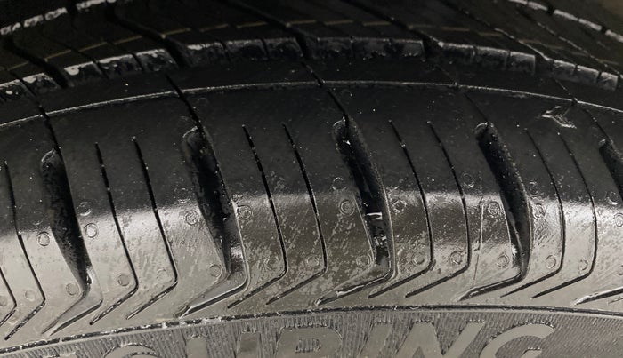 2022 Hyundai NEW I20 ASTA 1.2 MT, Petrol, Manual, 64,373 km, Left Front Tyre Tread