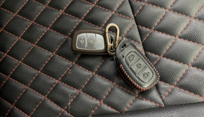 2022 Hyundai NEW I20 ASTA 1.2 MT, Petrol, Manual, 64,373 km, Key Close Up