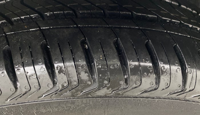 2022 Hyundai NEW I20 ASTA 1.2 MT, Petrol, Manual, 64,373 km, Right Front Tyre Tread