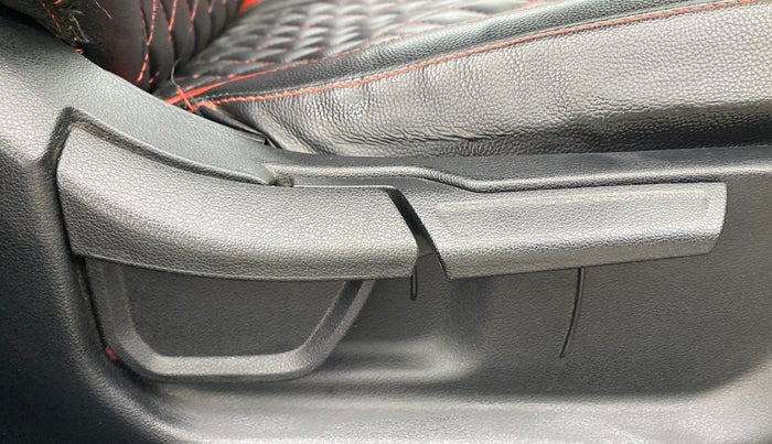 2022 Hyundai NEW I20 ASTA 1.2 MT, Petrol, Manual, 64,373 km, Driver Side Adjustment Panel