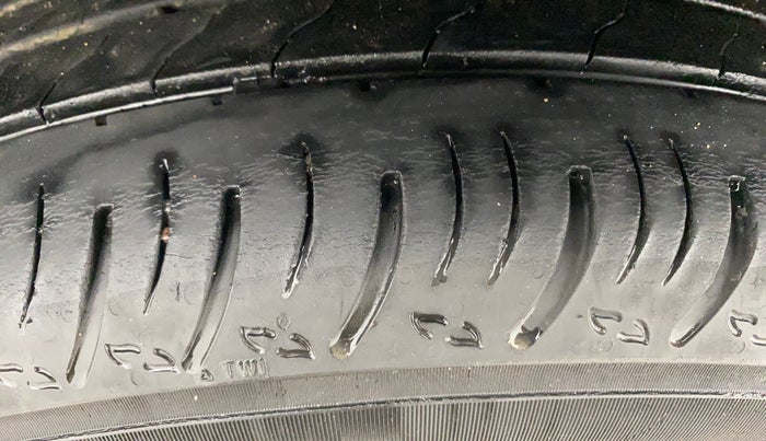 2021 Nissan MAGNITE XE, Petrol, Manual, 23,376 km, Right Rear Tyre Tread