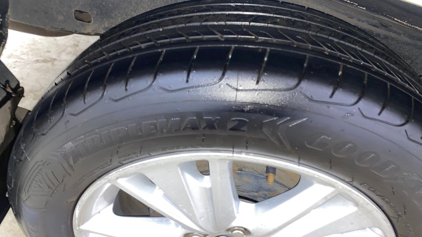 2018 Toyota Innova Crysta 2.8 ZX AT 7 STR, Diesel, Automatic, 1,08,973 km, Right Rear Tyre Tread
