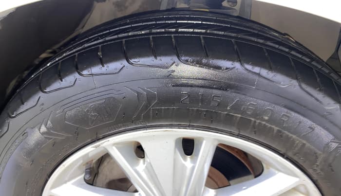 2018 Toyota Innova Crysta 2.8 ZX AT 7 STR, Diesel, Automatic, 1,08,973 km, Right Front Tyre Tread