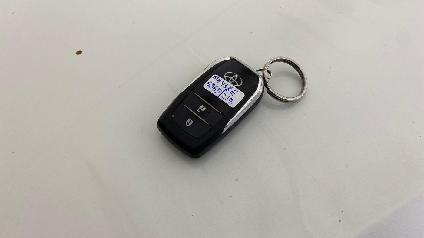 2018 Toyota Innova Crysta 2.8 ZX AT 7 STR, Diesel, Automatic, 1,08,973 km, Key Close Up