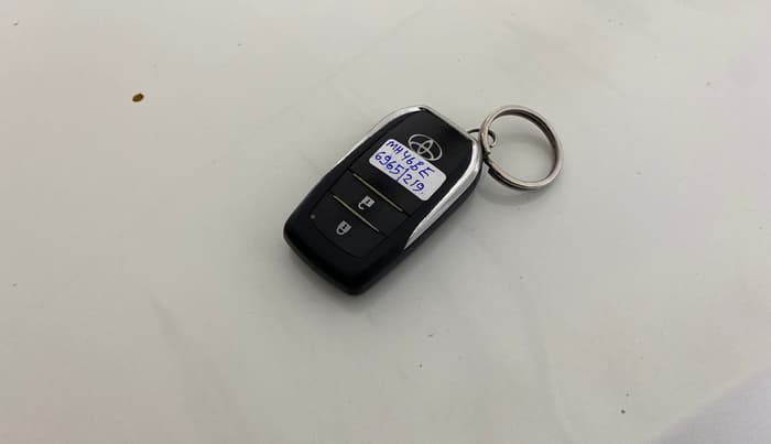 2018 Toyota Innova Crysta 2.8 ZX AT 7 STR, Diesel, Automatic, 1,08,973 km, Key Close Up