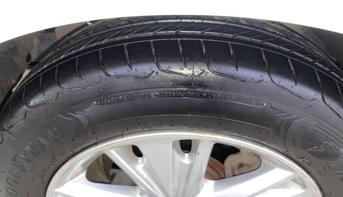 2018 Toyota Innova Crysta 2.8 ZX AT 7 STR, Diesel, Automatic, 1,08,973 km, Left Front Tyre Tread