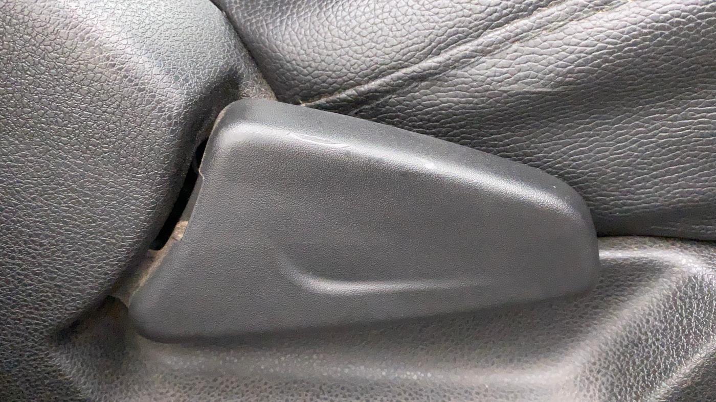 2019 Renault Kwid RXL, Petrol, Manual, 34,962 km, Driver Side Adjustment Panel