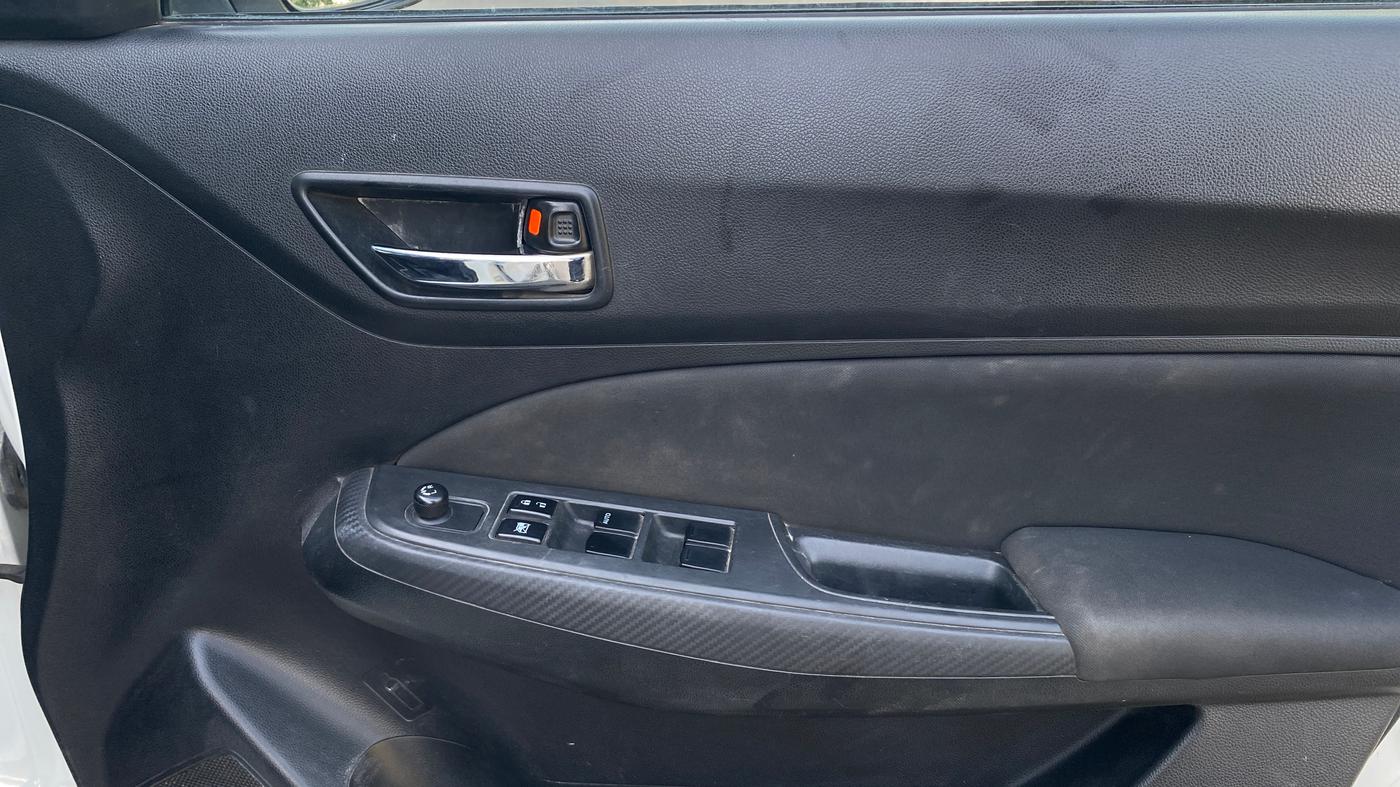 2021 Maruti Swift VXI, Petrol, Manual, 57,932 km, Driver Side Door Panels Control