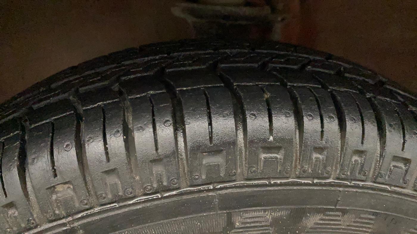 2015 Maruti Alto 800 LXI, Petrol, Manual, 5,825 km, Left Front Tyre Tread